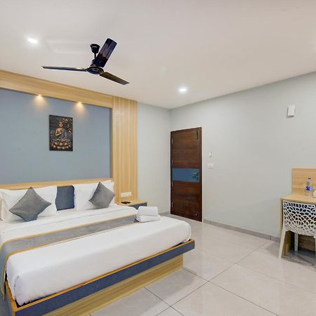 Hotel Park Lane Yelahanka Бангалор Экстерьер фото