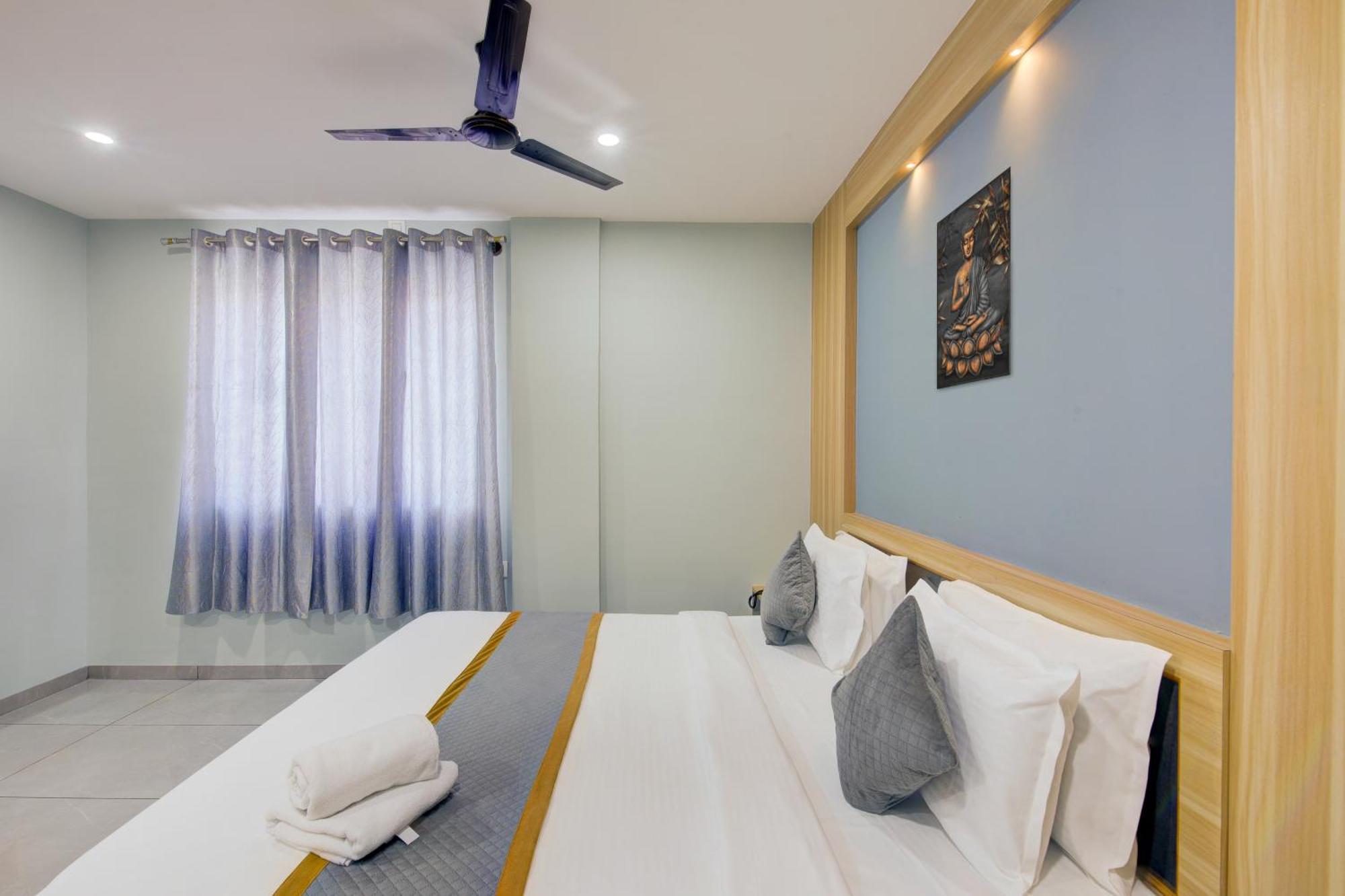 Hotel Park Lane Yelahanka Бангалор Экстерьер фото