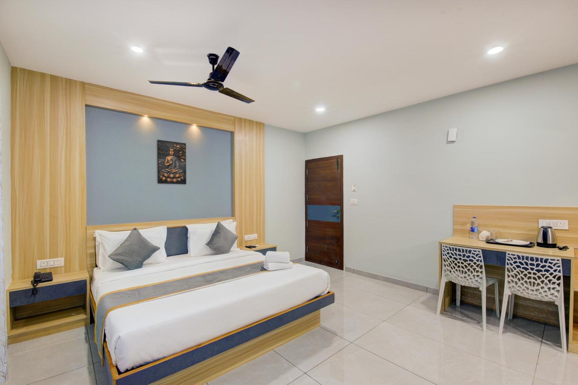 Hotel Park Lane Yelahanka Бангалор Экстерьер фото